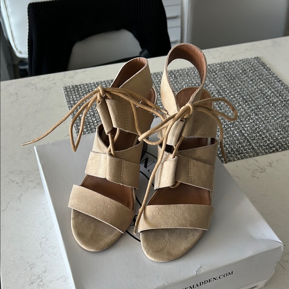 Steve Madden Tan Strappy Sandals with Lace-Up Design - Picture 4 of 5